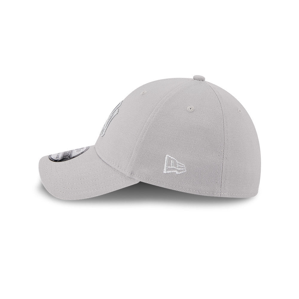 NEW ERA Grey Metallic New York Yankees 39THIRTY Stretch Fit Cap