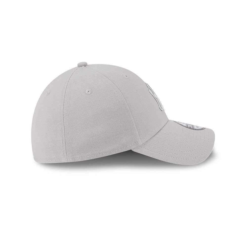 NEW ERA Grey Metallic New York Yankees 39THIRTY Stretch Fit Cap
